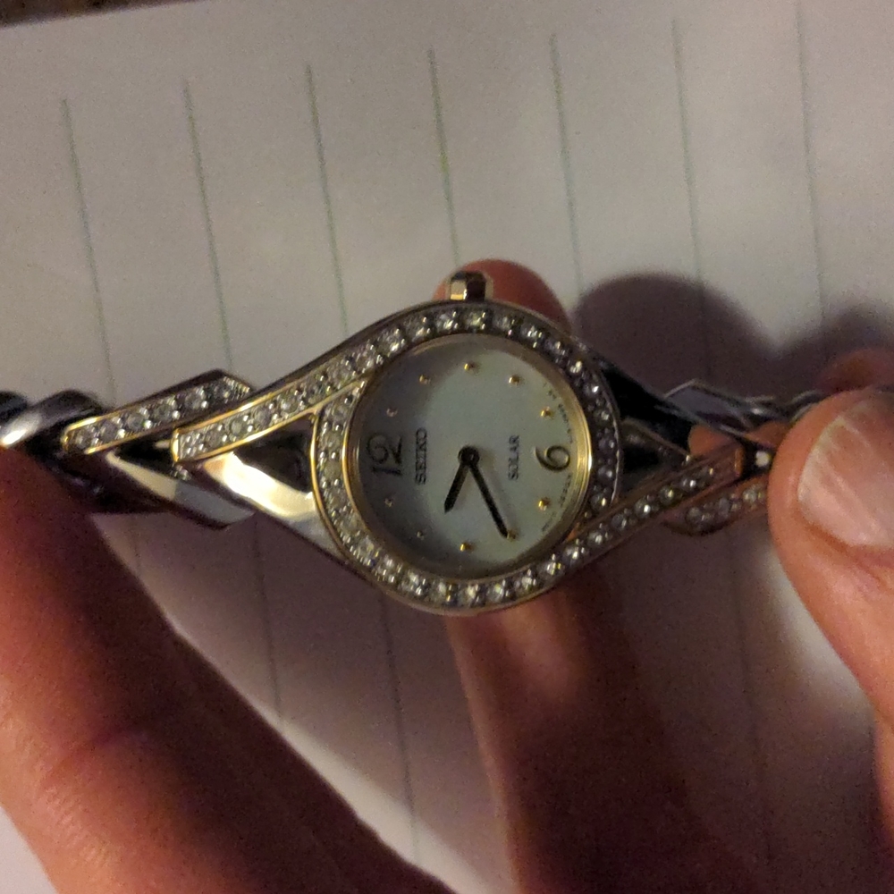 Seiko Bracelet watch with small diamonds